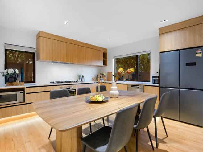 2F Hollywood Avenue, Epsom
