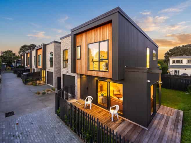 2F Hollywood Avenue, Epsom
