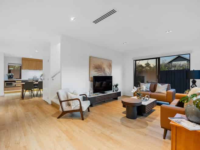 2F Hollywood Avenue, Epsom