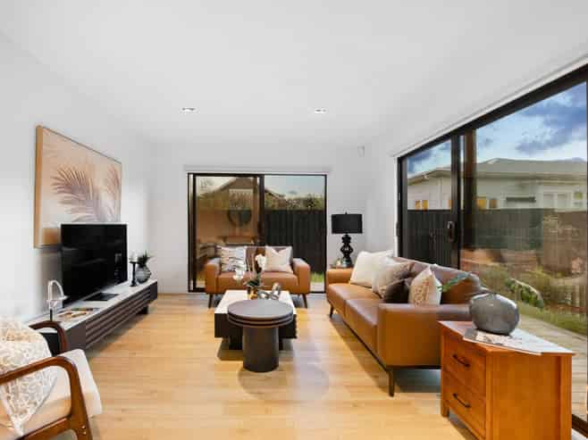 2F Hollywood Avenue, Epsom