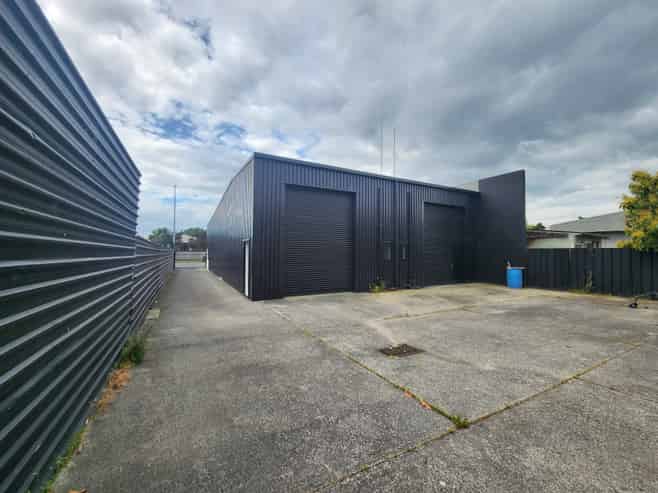 Office, Workshop, Mezzanine. This One Has It All