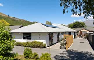 2 Preston Drive, Arrowtown