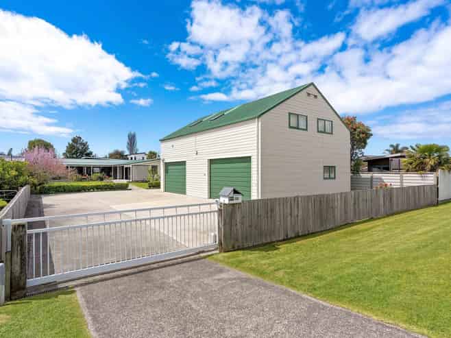 100 Exeter Road, Whangamata