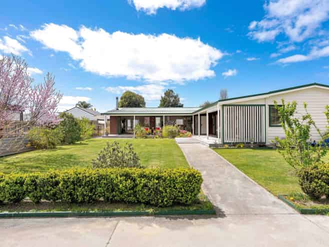 100 Exeter Road, Whangamata