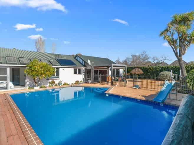 25 Rutherglen Avenue, Ilam