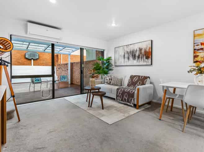 17/1 Melview Place, New Lynn