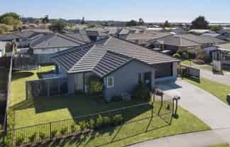 8 Eastbank Drive, Katikati