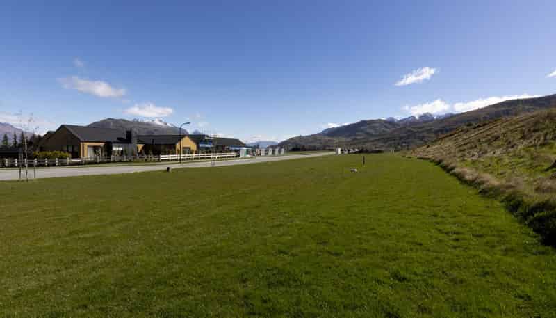 14 Kahiwi Drive, Lower Shotover