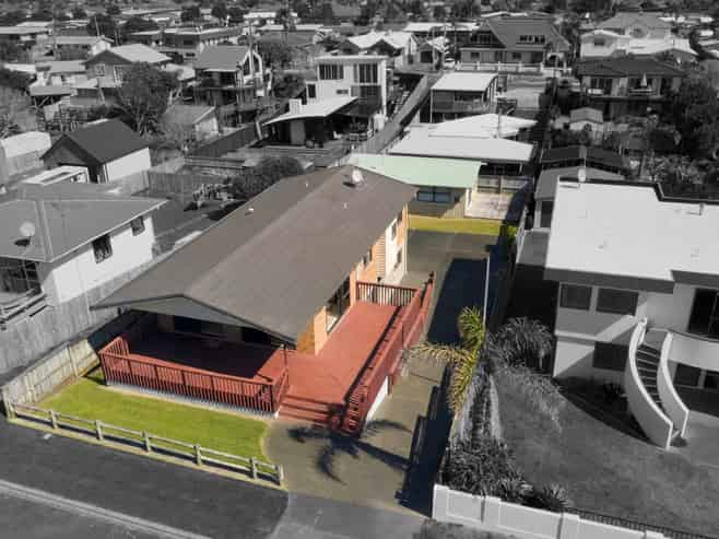 52 Karewa Parade, Papamoa
