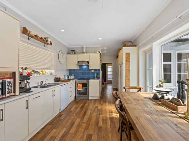 105 Brooklands Road, Brooklands