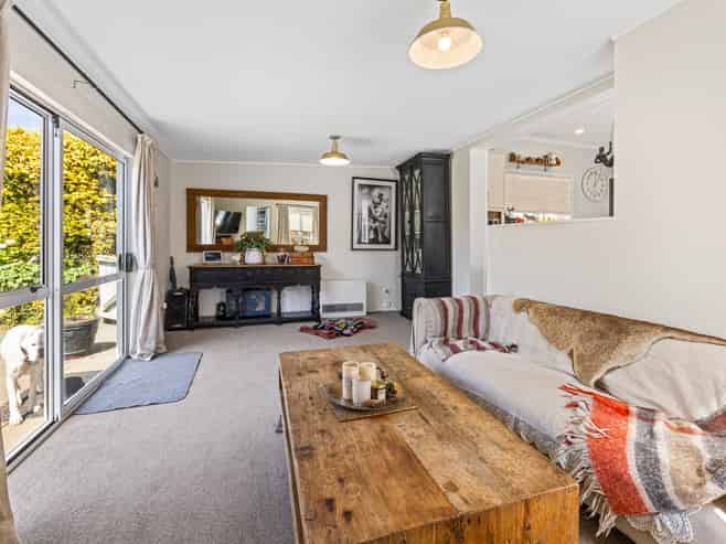 105 Brooklands Road, Brooklands