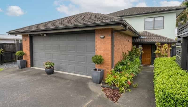 81 Royal Road, Massey
