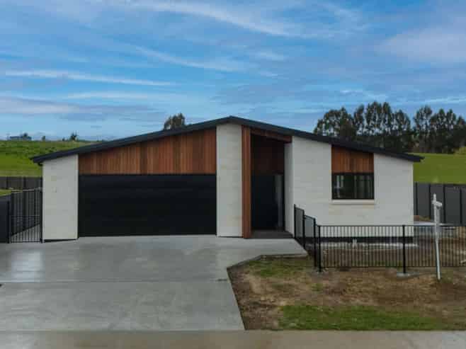 17 Meadowbank Drive, MILTON