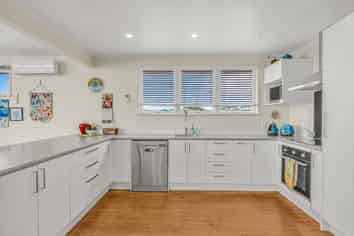30 Bunyan Road, Coastlands