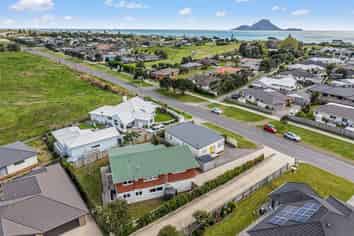 30 Bunyan Road, Coastlands