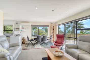 54 Stratford Drive, Cable Bay