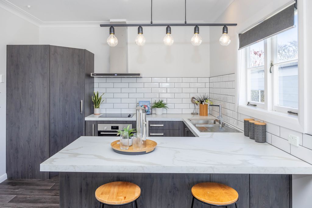 Charming Bungalow - Renovated & Ready for You! 2