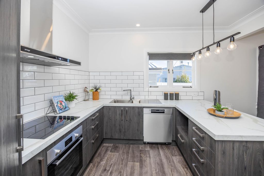 Charming Bungalow - Renovated & Ready for You! 5