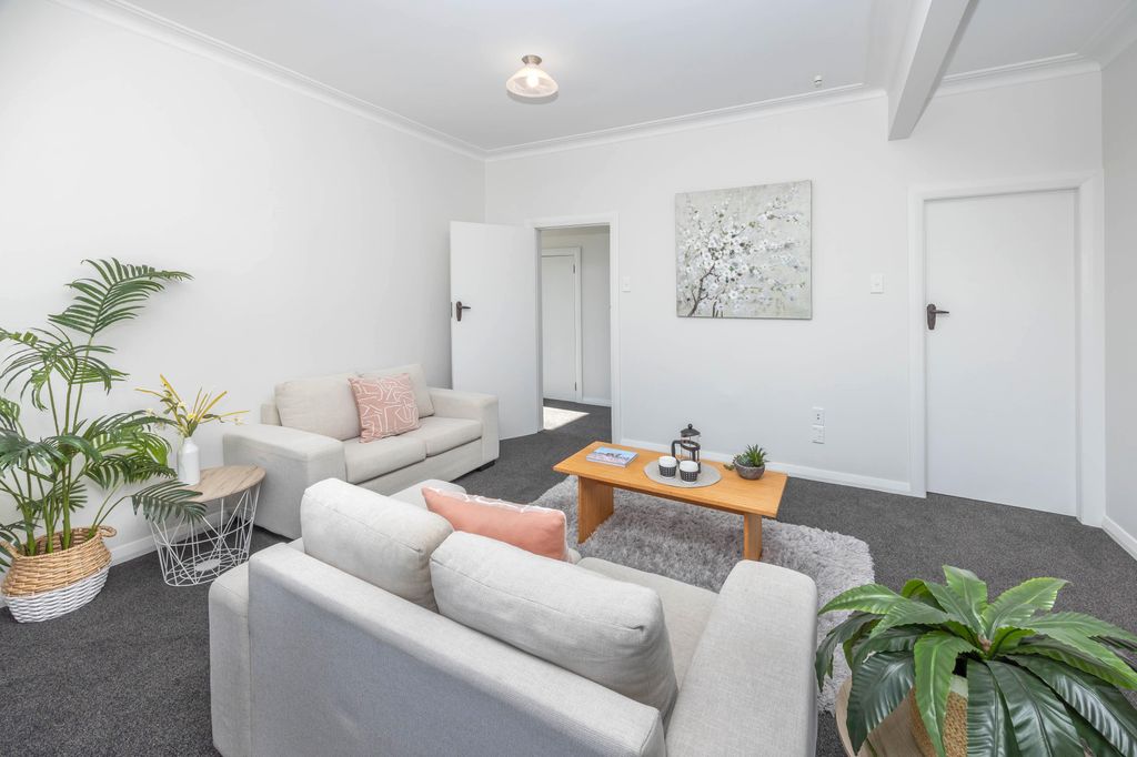 Charming Bungalow - Renovated & Ready for You! 3
