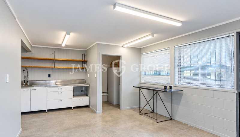 10/1A Portage Road, New Lynn