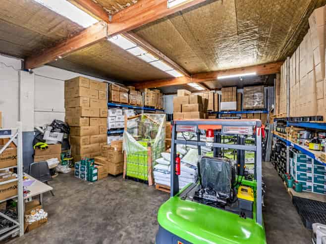 Practical warehouse solution - 145sqm