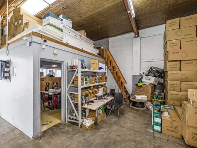 Practical warehouse solution - 145sqm