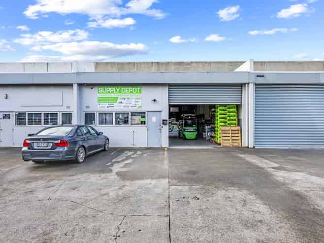 Practical warehouse solution - 145sqm