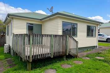 5A Amberley Avenue, Te Atatu South