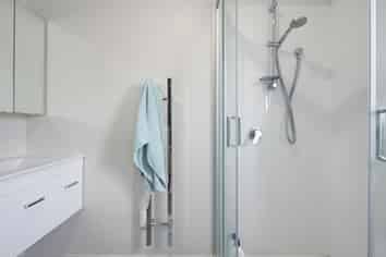 2/17 Vialou Street, Hamilton Central