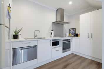 2/17 Vialou Street, Hamilton Central
