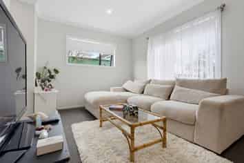 2/17 Vialou Street, Hamilton Central