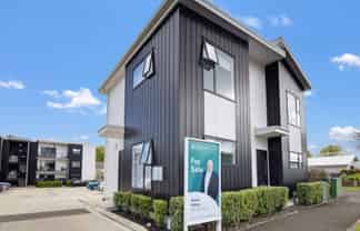 2/17 Vialou Street, Hamilton Central
