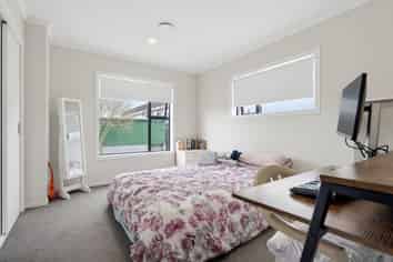 2/17 Vialou Street, Hamilton Central