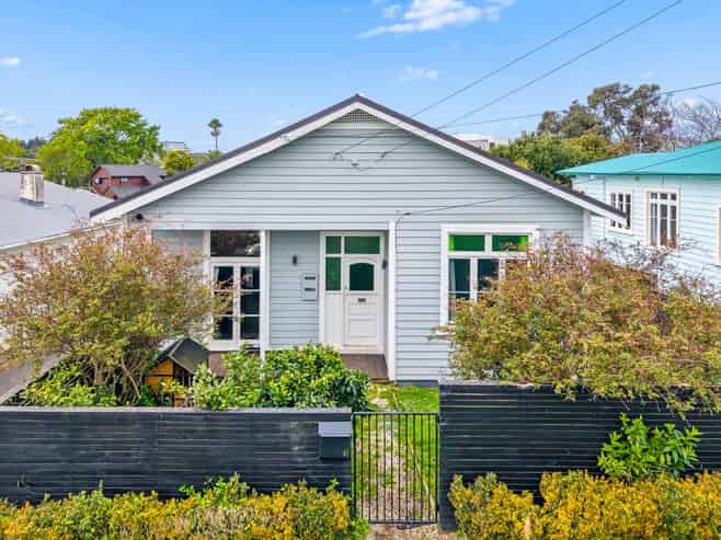 41 Mountain View Road, Morningside