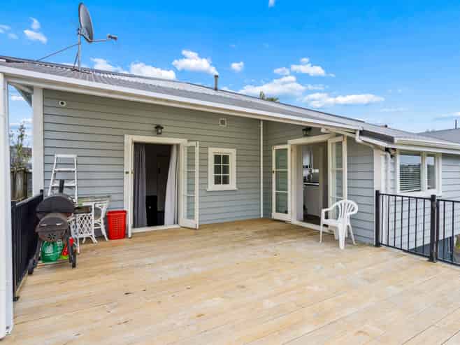 41 Mountain View Road, Morningside
