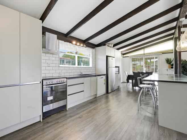 10 Ian Place, Glendene
