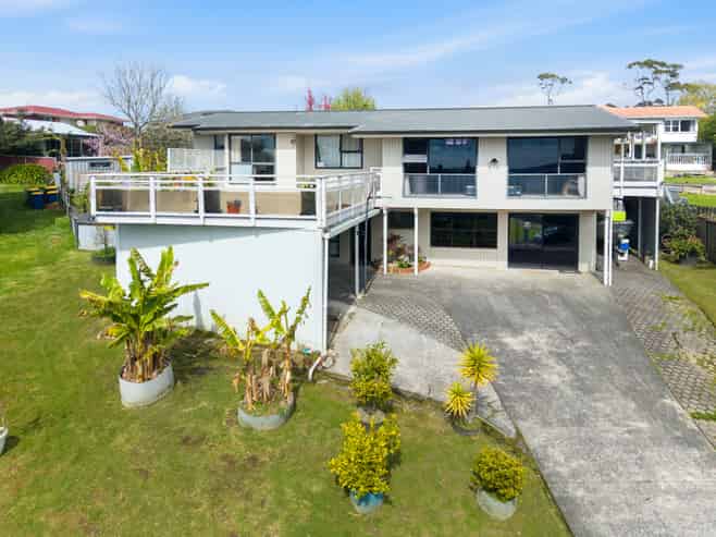 10 Ian Place, Glendene