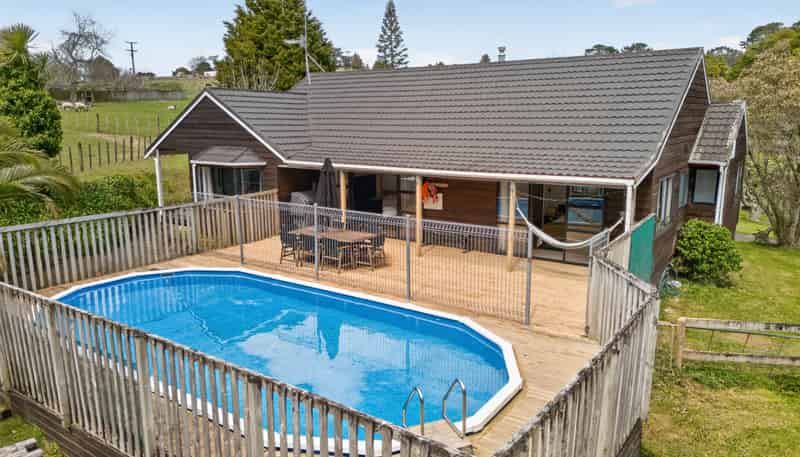 18 Anzac Valley Road, Waitakere