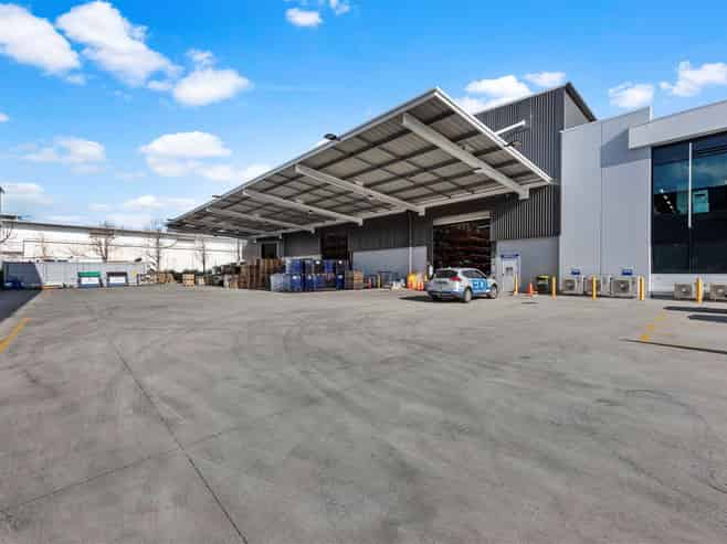 CBRE | Fully Racked Warehouse in Prime Highbrook Location