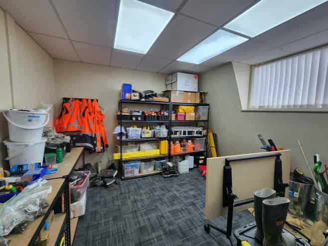 LARGE OFFICE ON KERIKERI RD WITH PARKING
