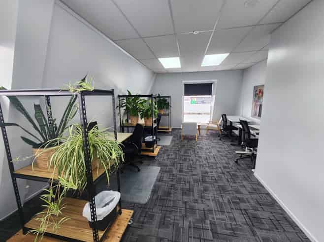 LARGE OFFICE ON KERIKERI RD WITH PARKING
