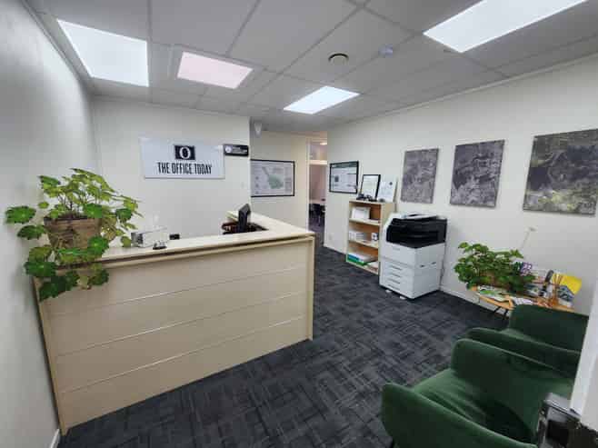 LARGE OFFICE ON KERIKERI RD WITH PARKING
