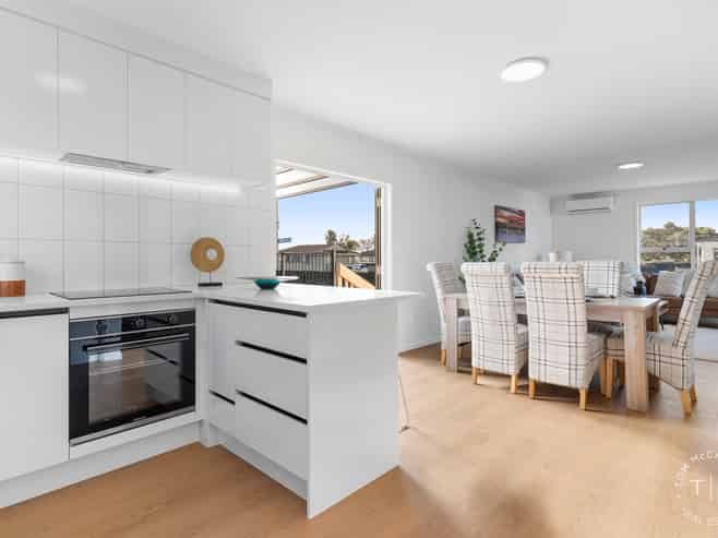 24 Dissmeyer Drive, Clover Park