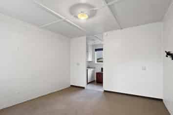 5E Adele Street, Woodville
