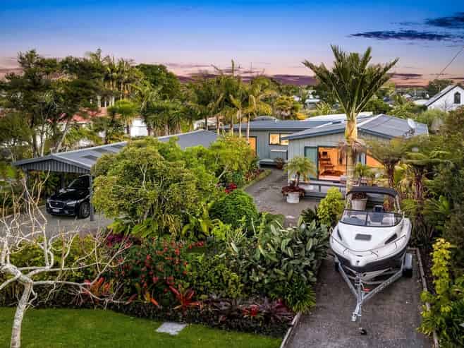 13 Harbour View Road, Point Wells