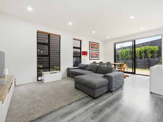 9/90 Picasso Drive, West Harbour