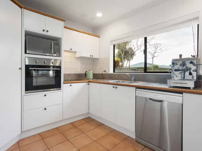 64 Bouverie Crescent, Flagstaff