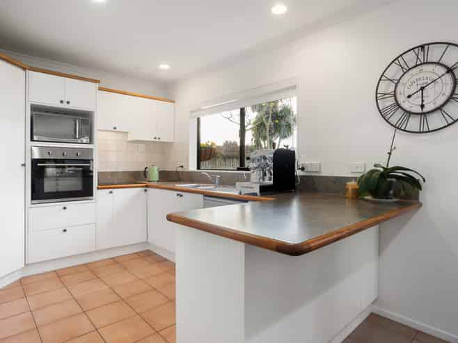 64 Bouverie Crescent, Flagstaff
