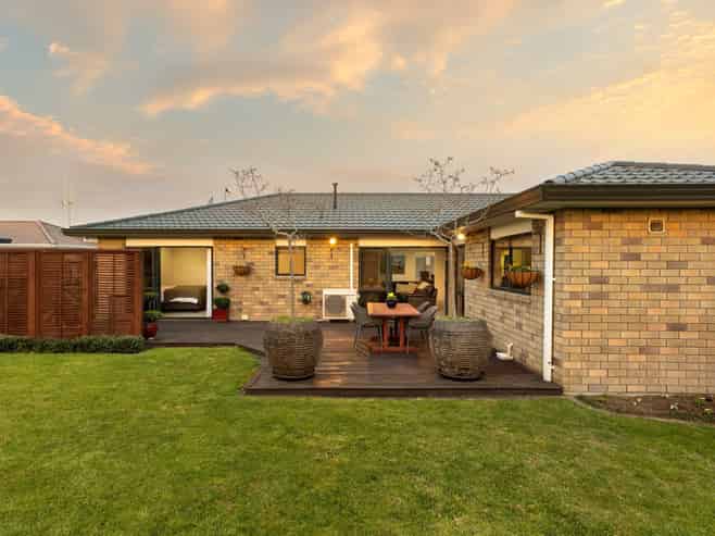 64 Bouverie Crescent, Flagstaff