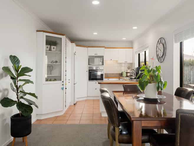 64 Bouverie Crescent, Flagstaff